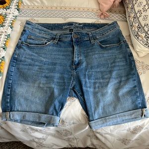 Bermuda shorts 14 Universal Thread